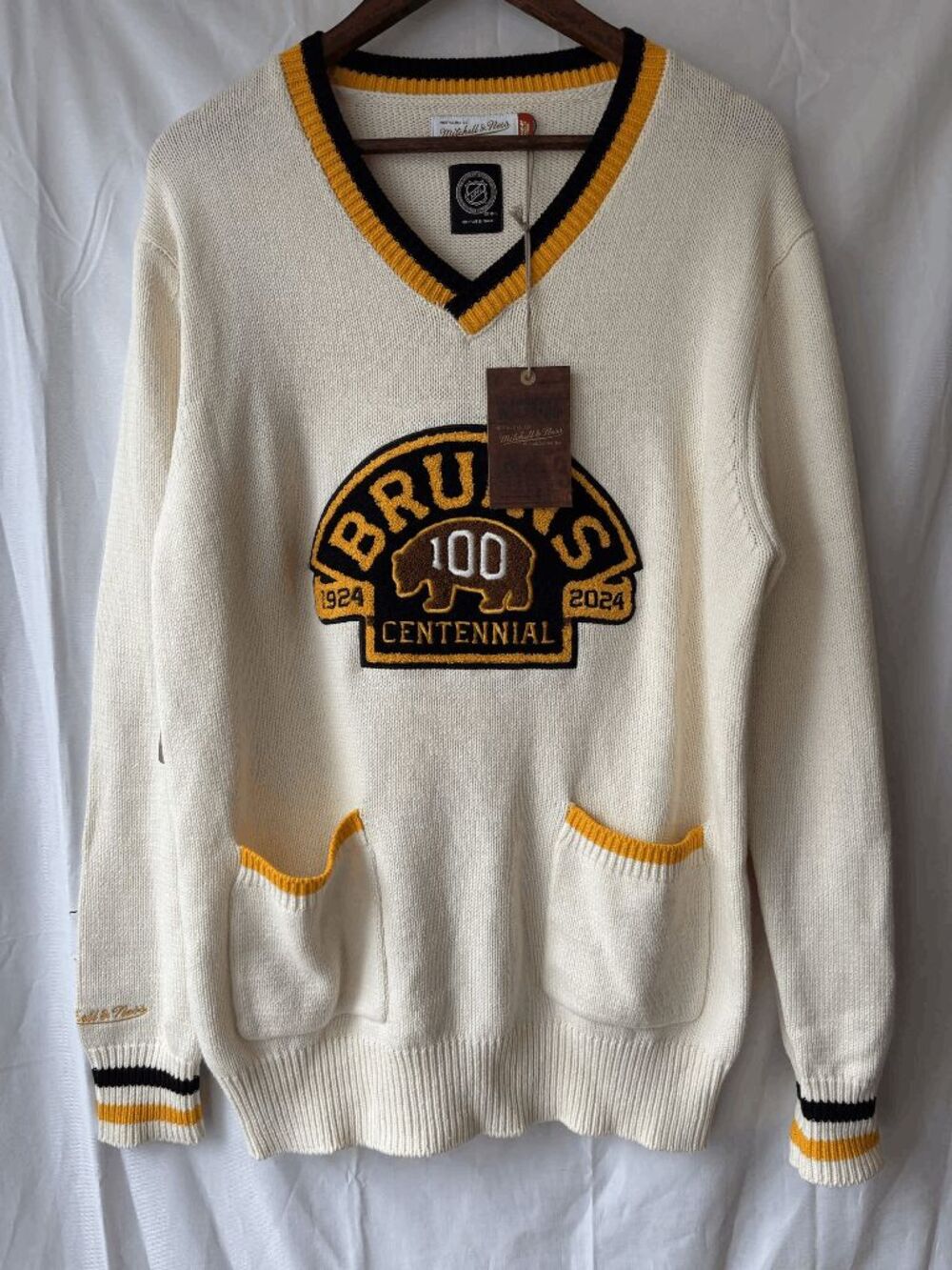 Mitchell & Ness Boston Bruins Centennial Mens V Neck Sweater Cream Size Medium